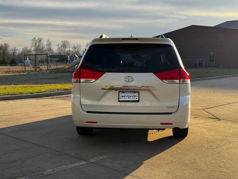 Used 2013 Toyota Sienna Limited w/ Premium Pkg image 8
