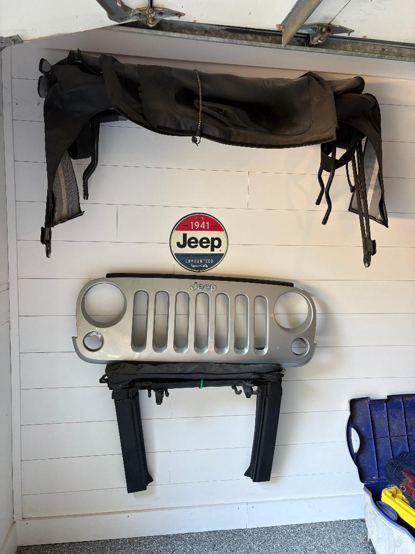 Used 2012 Jeep Wrangler Unlimited Sahara AWD/4WD image 31