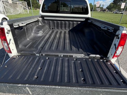 Used 2015 Nissan Frontier SL AWD/4WD image 8