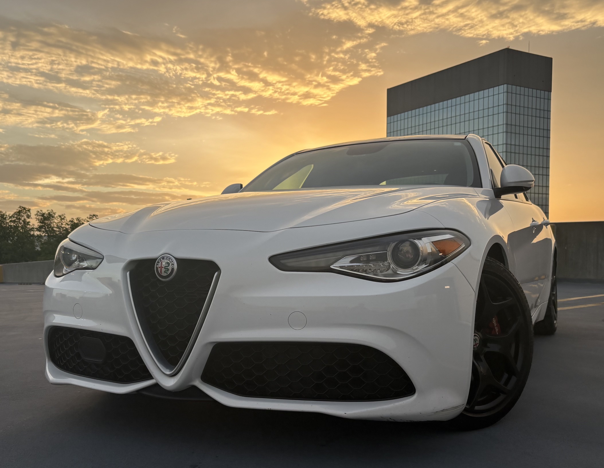 Used 2019 Alfa Romeo Giulia w/ Quick Order Package 22K Sport RWD image 2