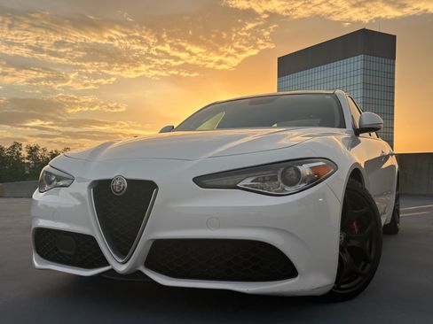 Used 2019 Alfa Romeo Giulia w/ Quick Order Package 22K Sport RWD image 2