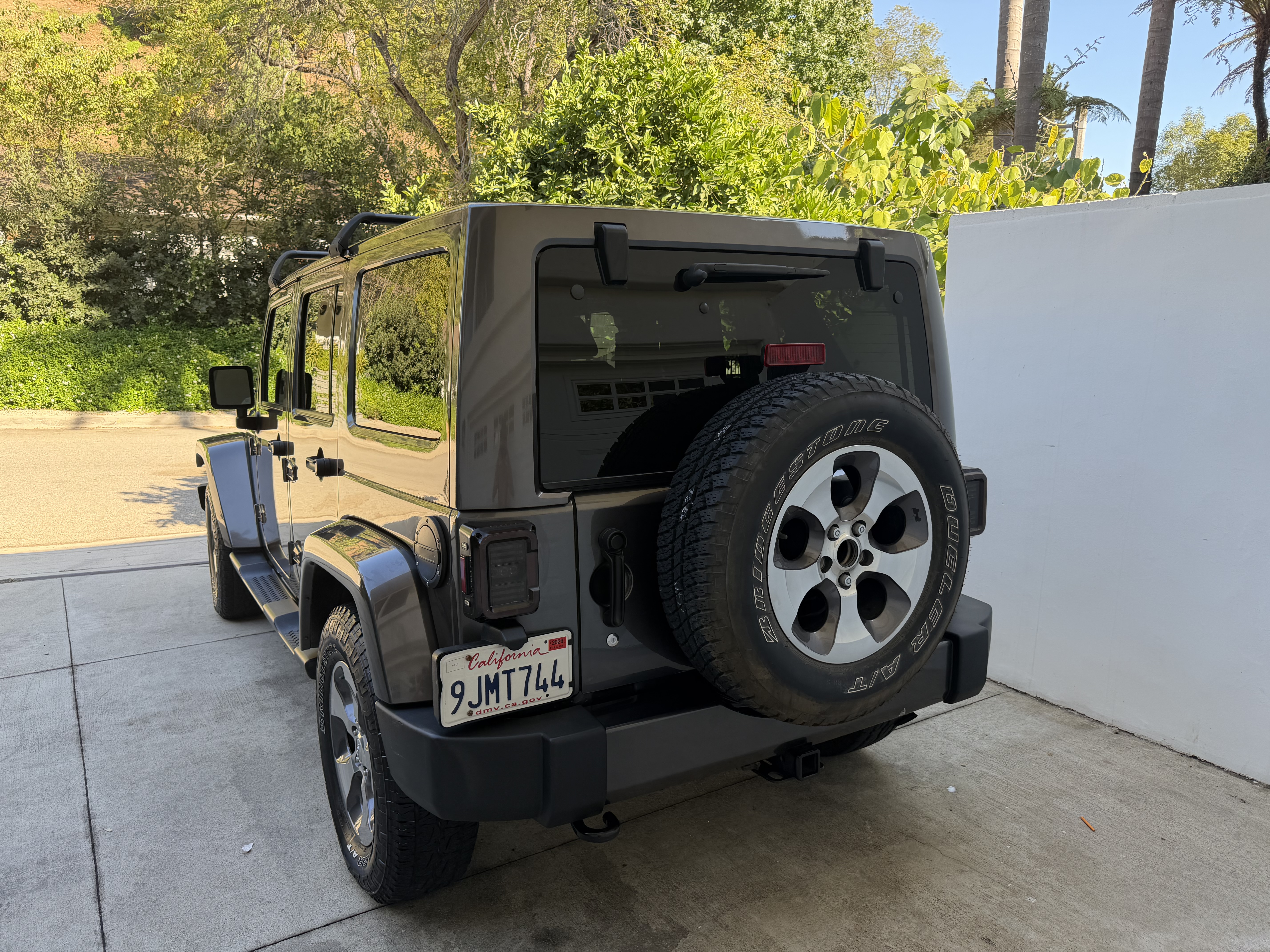 Used 2016 Jeep Wrangler Unlimited Sahara w/ Dual Top Group AWD/4WD image 23