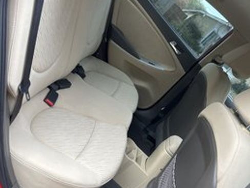 Used 2013 Hyundai Accent GLS w/ Premium Pkg image 8