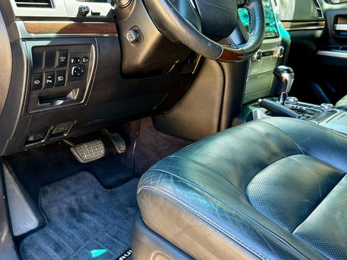 Used 2016 Toyota Land Cruiser image 6