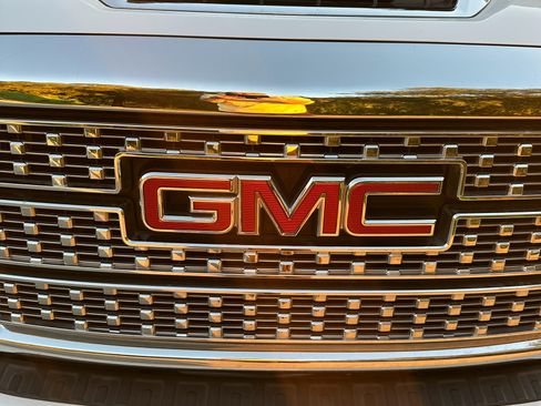 Used 2018 GMC Sierra 2500 Denali w/ Duramax Plus Package image 25