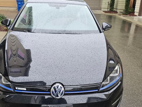 Used 2015 Volkswagen e-Golf SEL Premium image 11