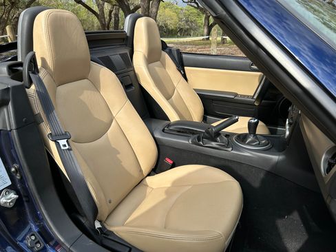 Used 2011 MAZDA MX-5 Miata Grand Touring w/ Premium Pkg image 17