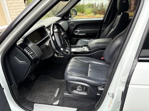 Used 2017 Land Rover Range Rover HSE image 10