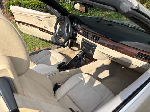 Used 2012 BMW 328i Convertible image 11