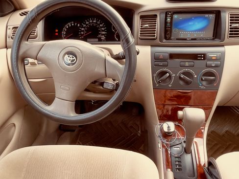 Used 2006 Toyota Corolla LE image 2