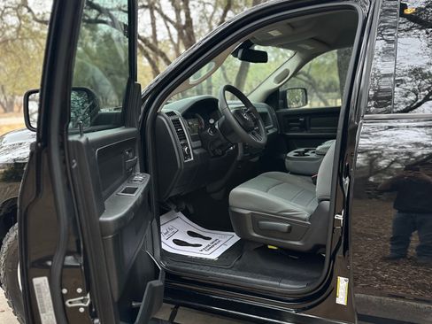 Used 2019 RAM 1500 Tradesman w/ Chrome Plus Package RWD image 9