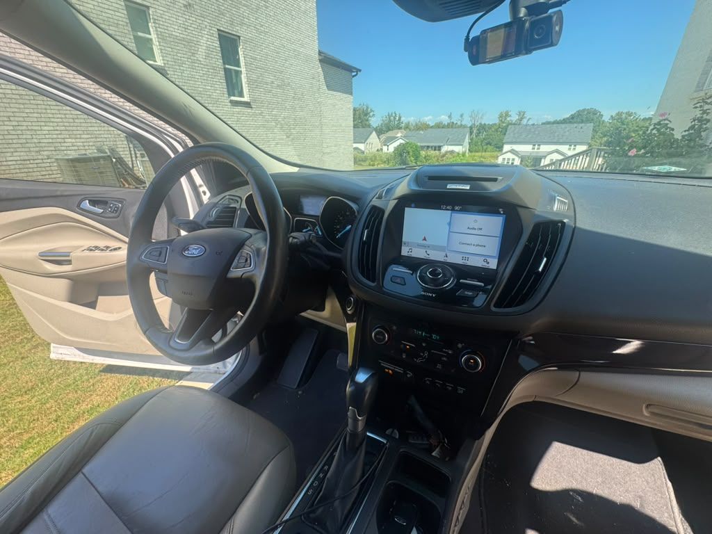 Used 2017 Ford Escape Titanium w/ Equipment Group 301A AWD/4WD image 10