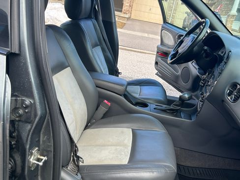 Used 2004 Pontiac Bonneville GXP image 19