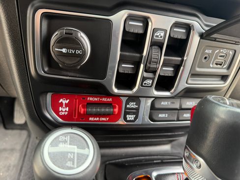 Used 2021 Jeep Gladiator Rubicon image 12