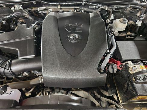 Used 2019 Toyota Tacoma TRD Off-Road image 31