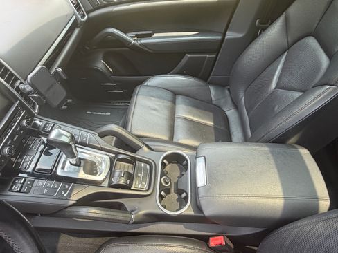 Used 2016 Porsche Cayenne AWD/4WD image 11