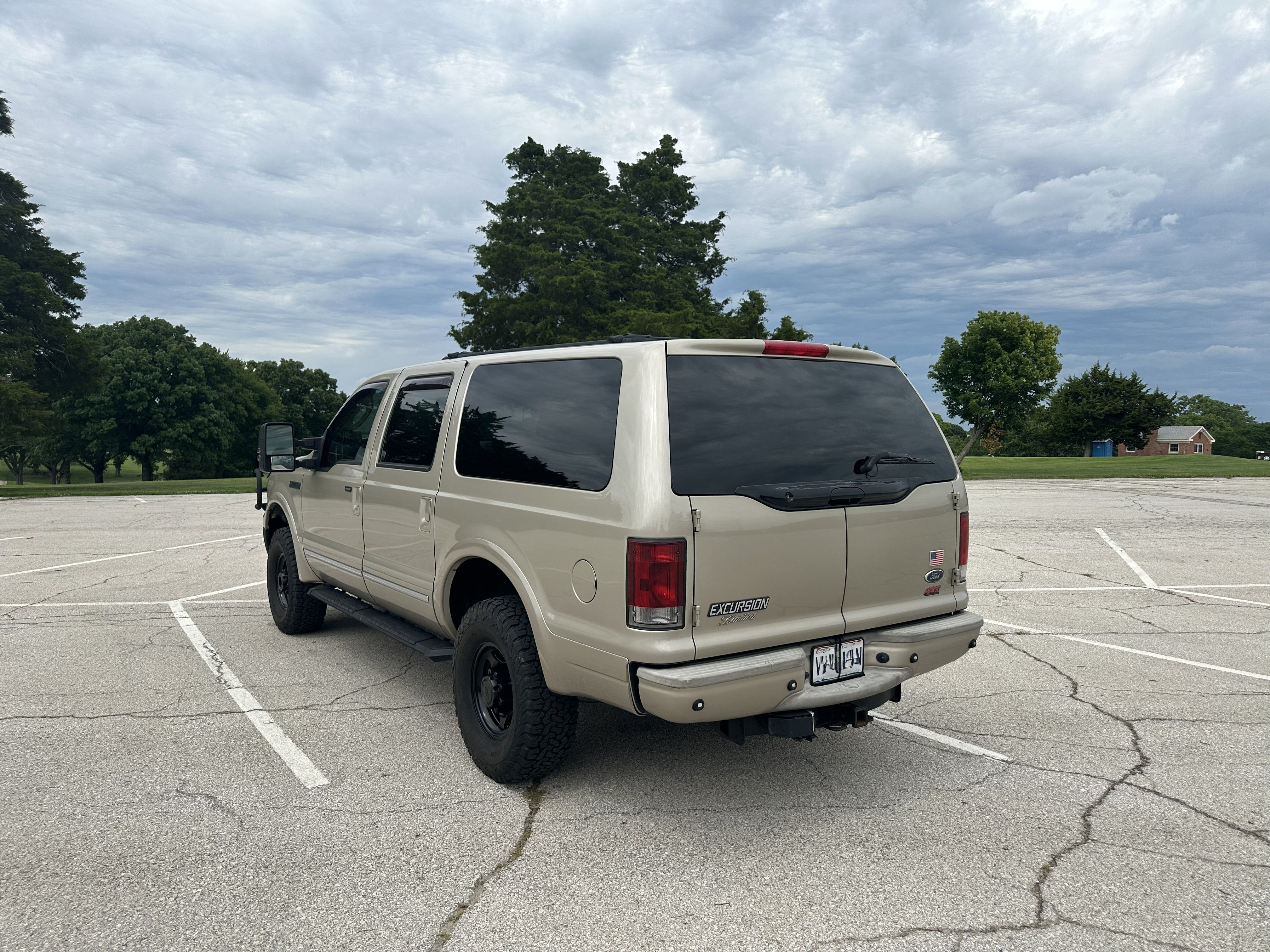 Used 2005 Ford Excursion Limited AWD/4WD image 4
