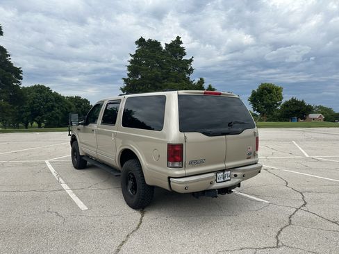 Used 2005 Ford Excursion Limited AWD/4WD image 4