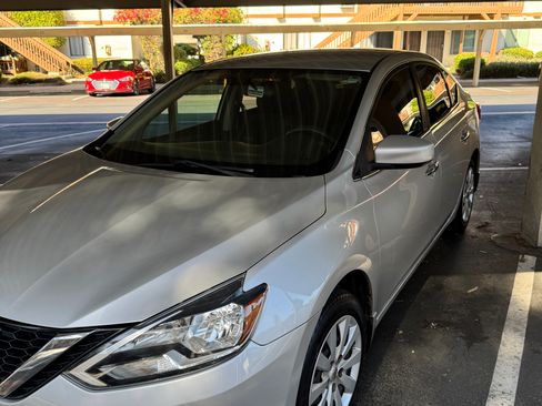Used 2016 Nissan Sentra S image 4