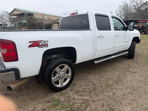 Used 2014 Chevrolet Silverado 2500 LTZ w/ LTZ Plus Package image 5