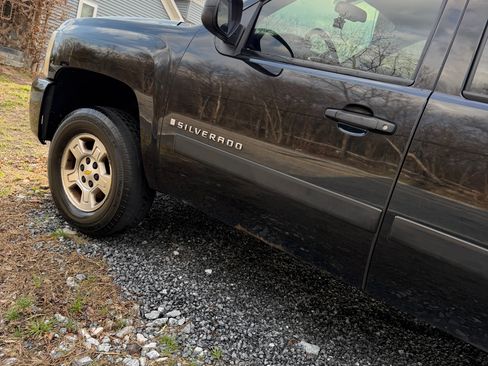 Used 2008 Chevrolet Silverado 1500 LT w/ Suspension Package, Off-Road image 5