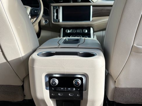 Used 2021 GMC Yukon Denali w/ Denali Premium Package image 21