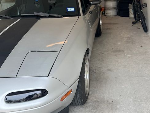 Used 1992 MAZDA MX-5 Miata RWD image 2