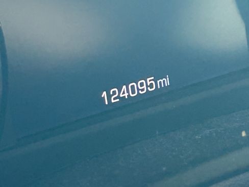 Used 2017 GMC Yukon SLT image 5