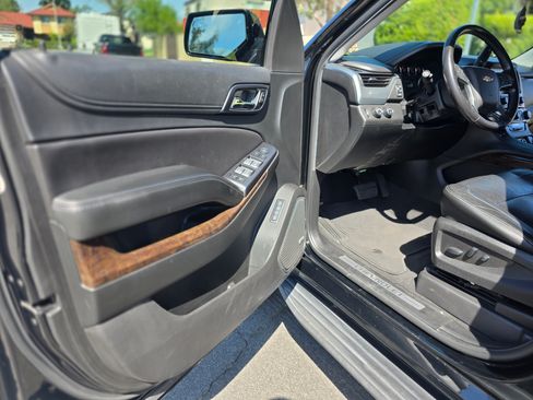 Used 2019 Chevrolet Suburban LT image 17