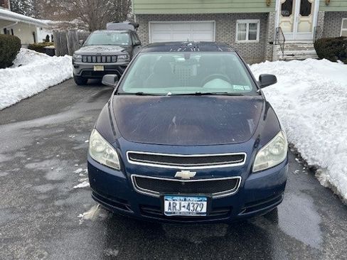 Used 2010 Chevrolet Malibu LS image 2