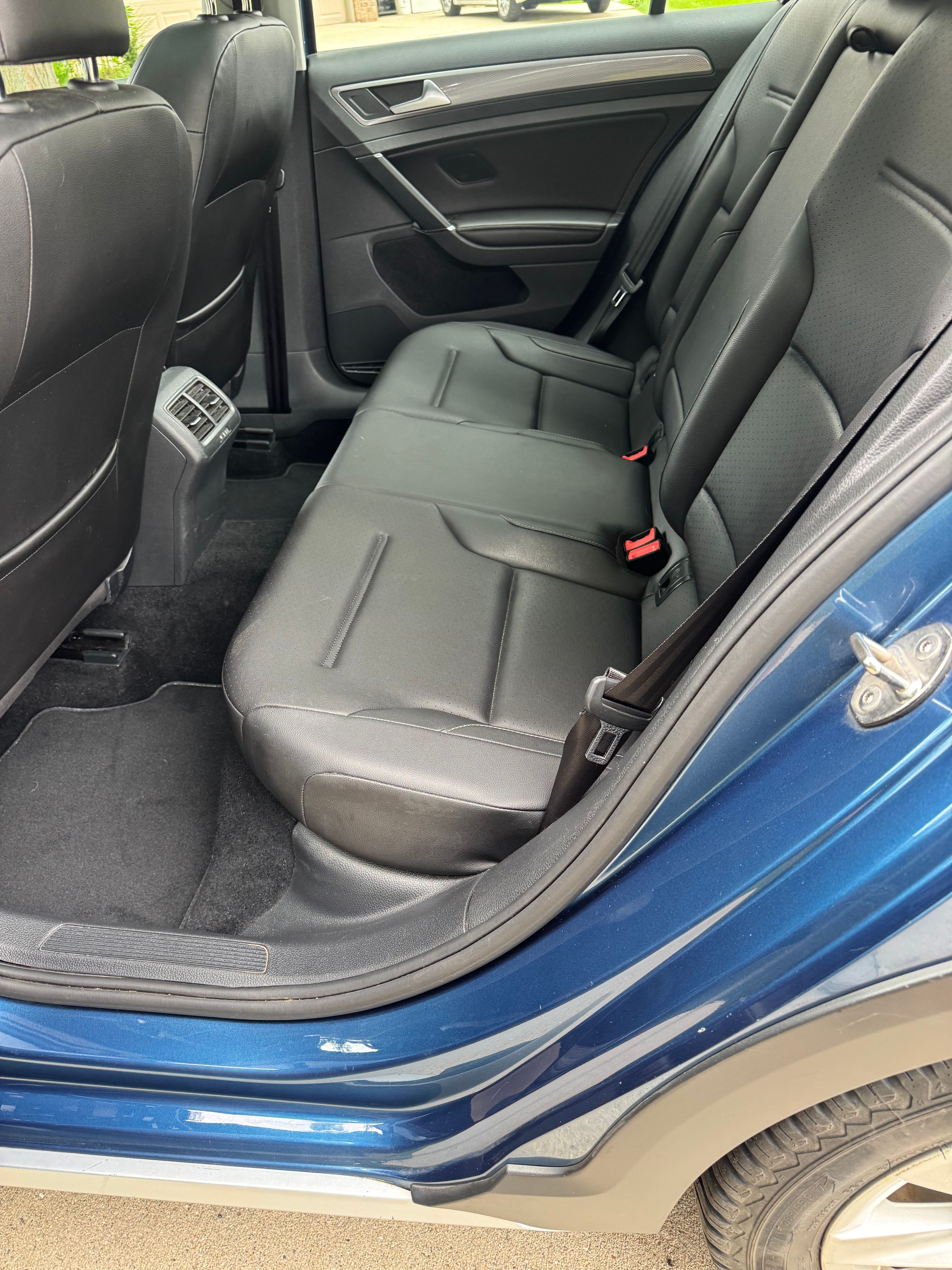 Used 2018 Volkswagen Golf Alltrack SE AWD/4WD image 9