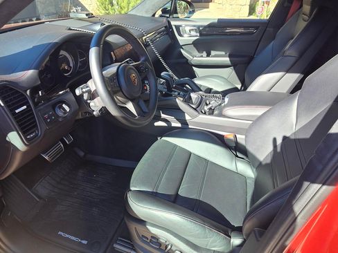 Used 2023 Porsche Cayenne Turbo GT image 8