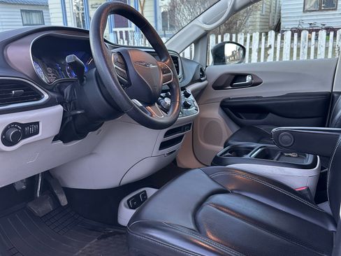 Used 2020 Chrysler Voyager Lxi image 8