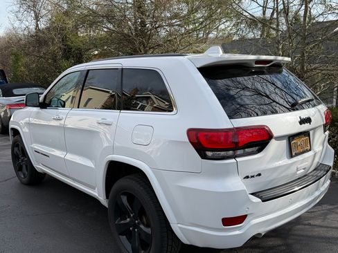 Used 2015 Jeep Grand Cherokee Altitude AWD/4WD image 2