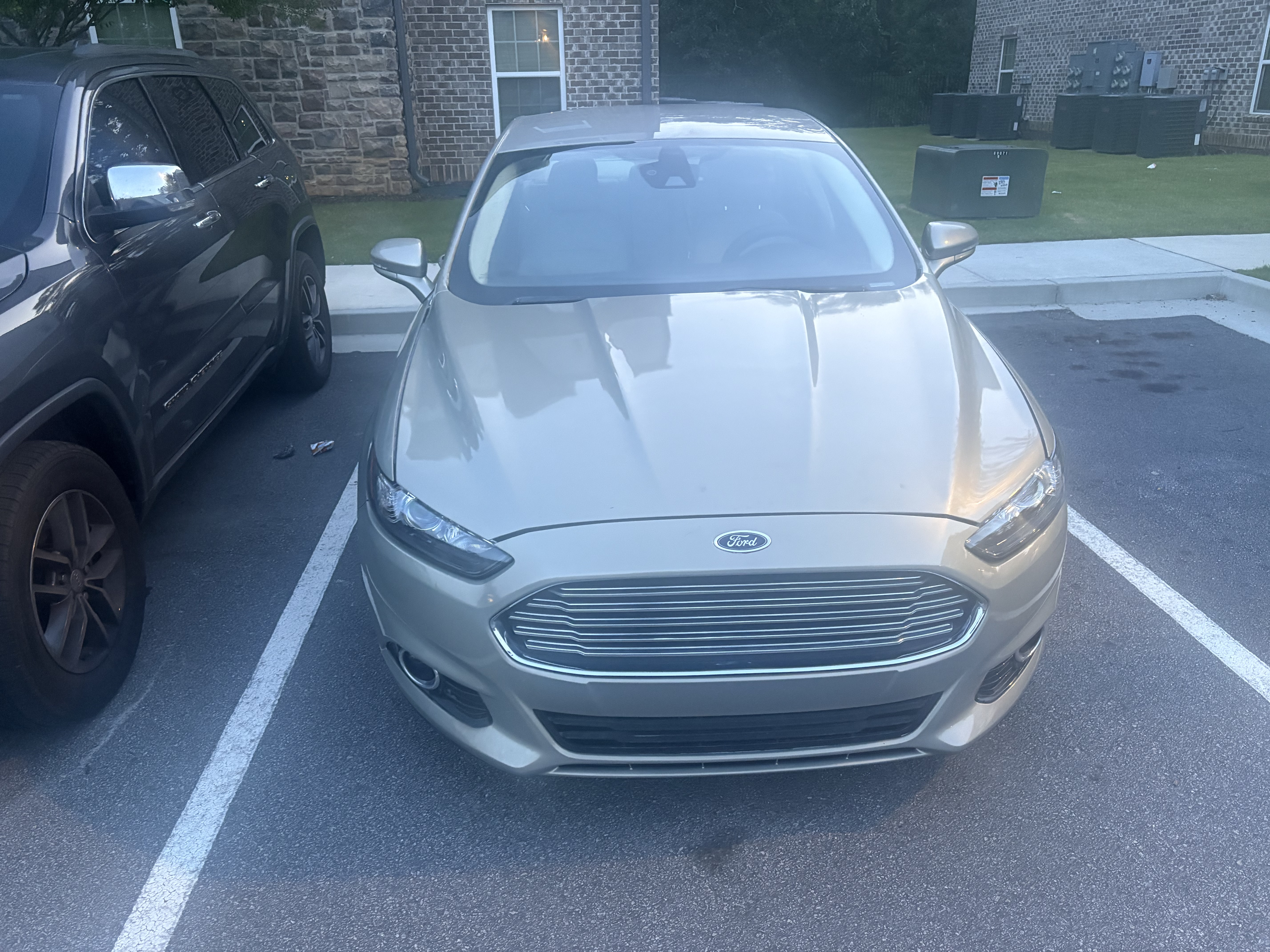 Used 2016 Ford Fusion SE FWD image 2