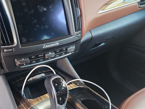 Used 2017 Maserati Levante image 5