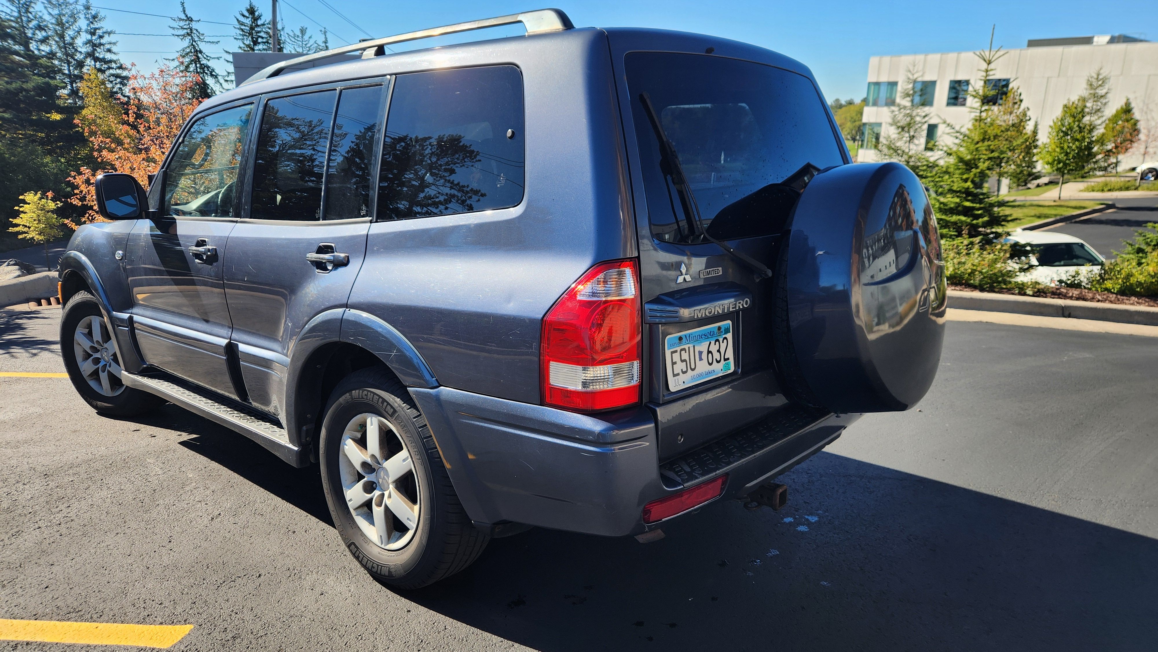Used 2006 Mitsubishi Montero Limited AWD/4WD image 2