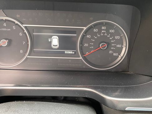 Used 2023 Kia Sorento LX image 6