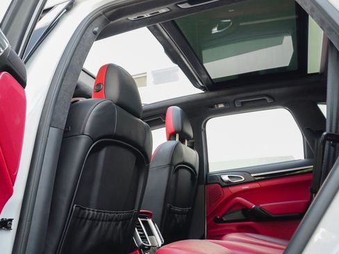 Used 2016 Porsche Cayenne image 7