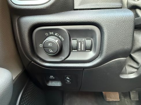 Used 2019 RAM 1500 Big Horn image 25