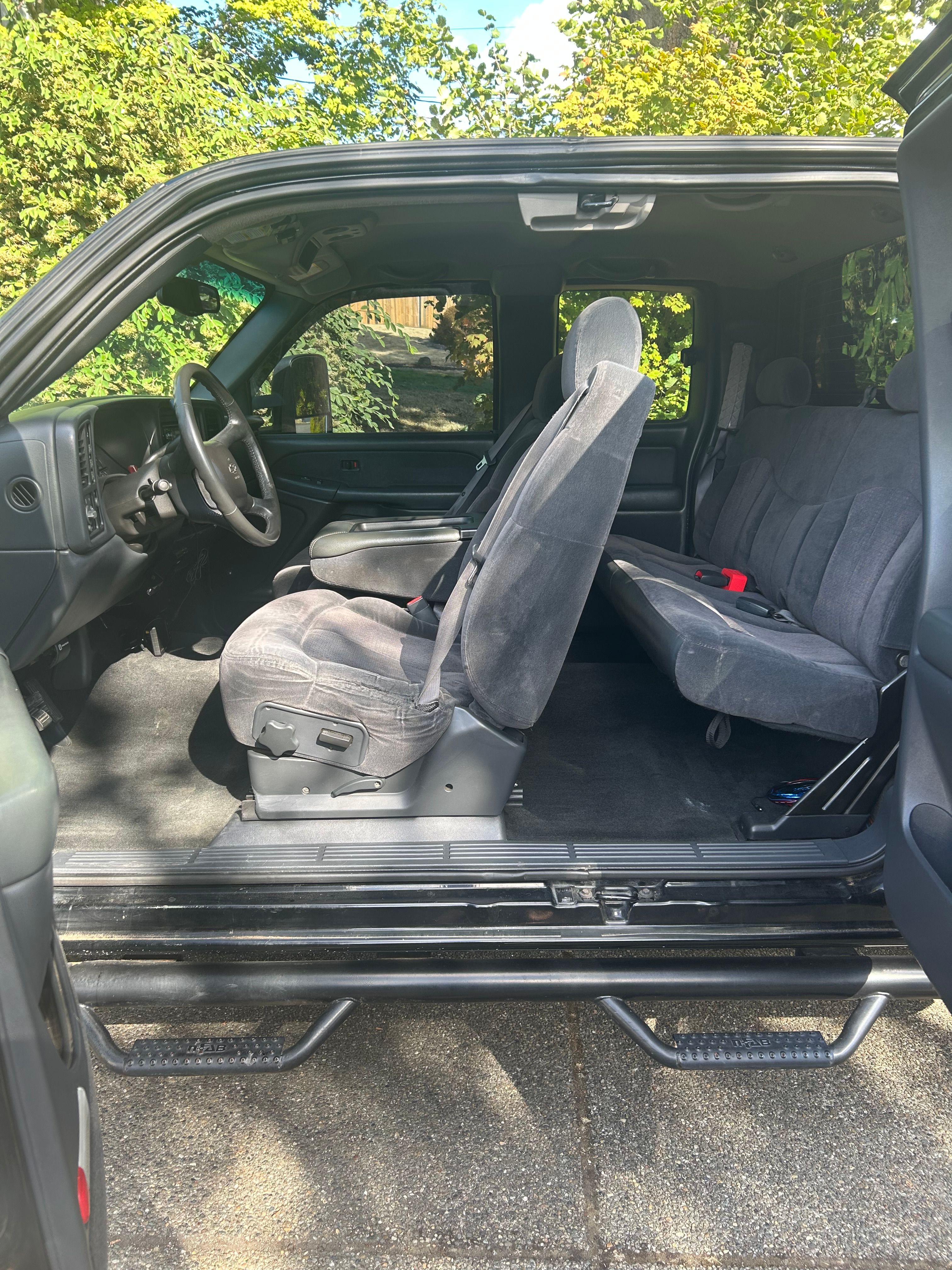 Used 2001 Chevrolet Silverado 2500 LS w/ Off-Road Skid Plate Pkg AWD/4WD image 8