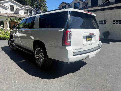 Used 2018 GMC Yukon XL SLT w/ Premium Edition AWD/4WD image 4