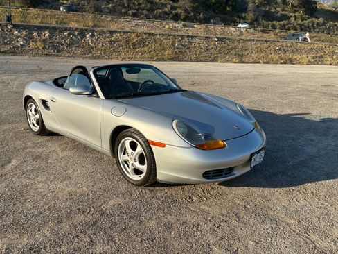 Used 1999 Porsche Boxster RWD image 12