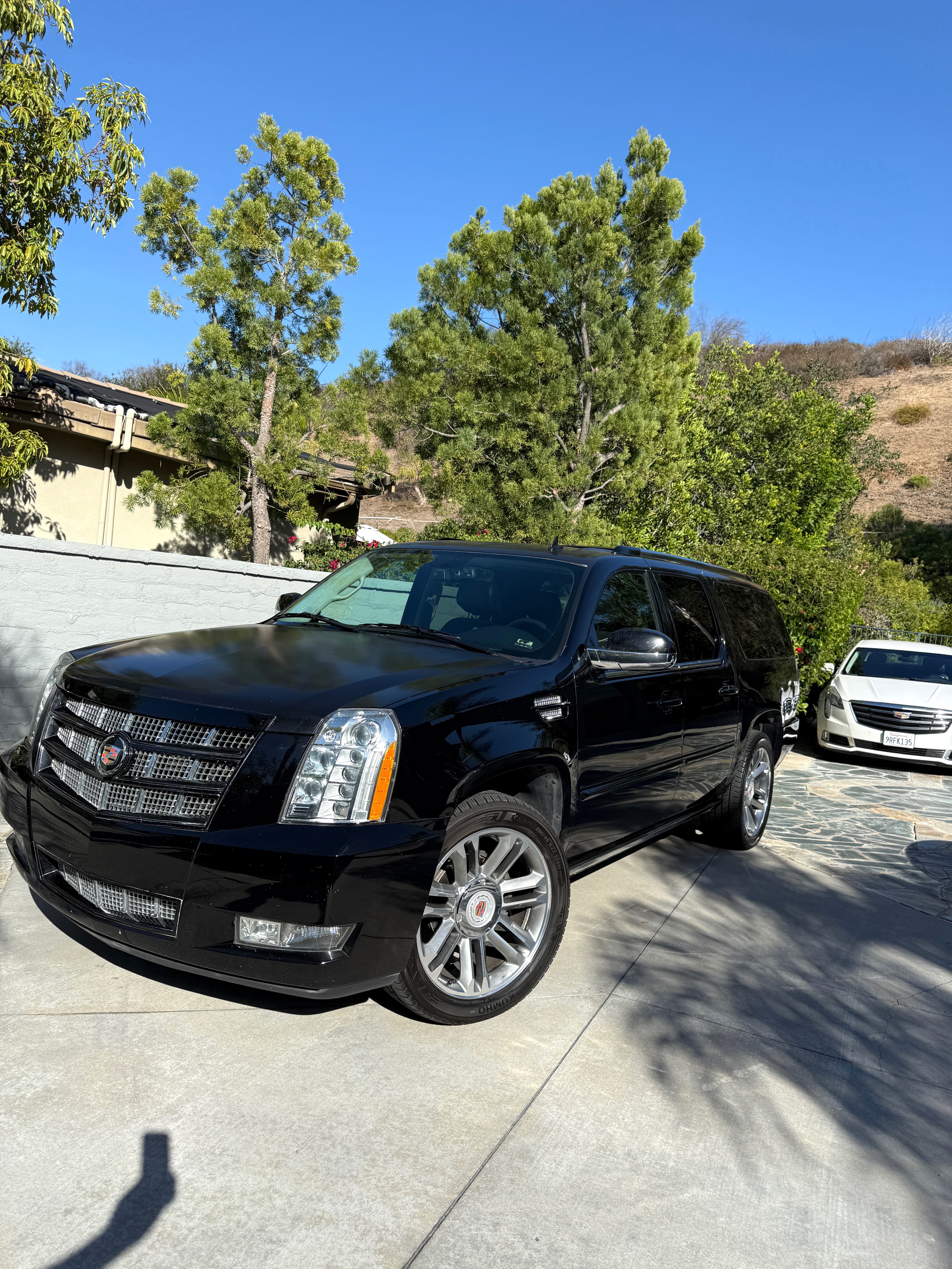 Used 2013 Cadillac Escalade ESV Premium AWD/4WD image 1