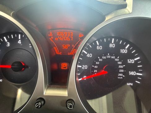 Used 2011 Nissan Juke SV image 16