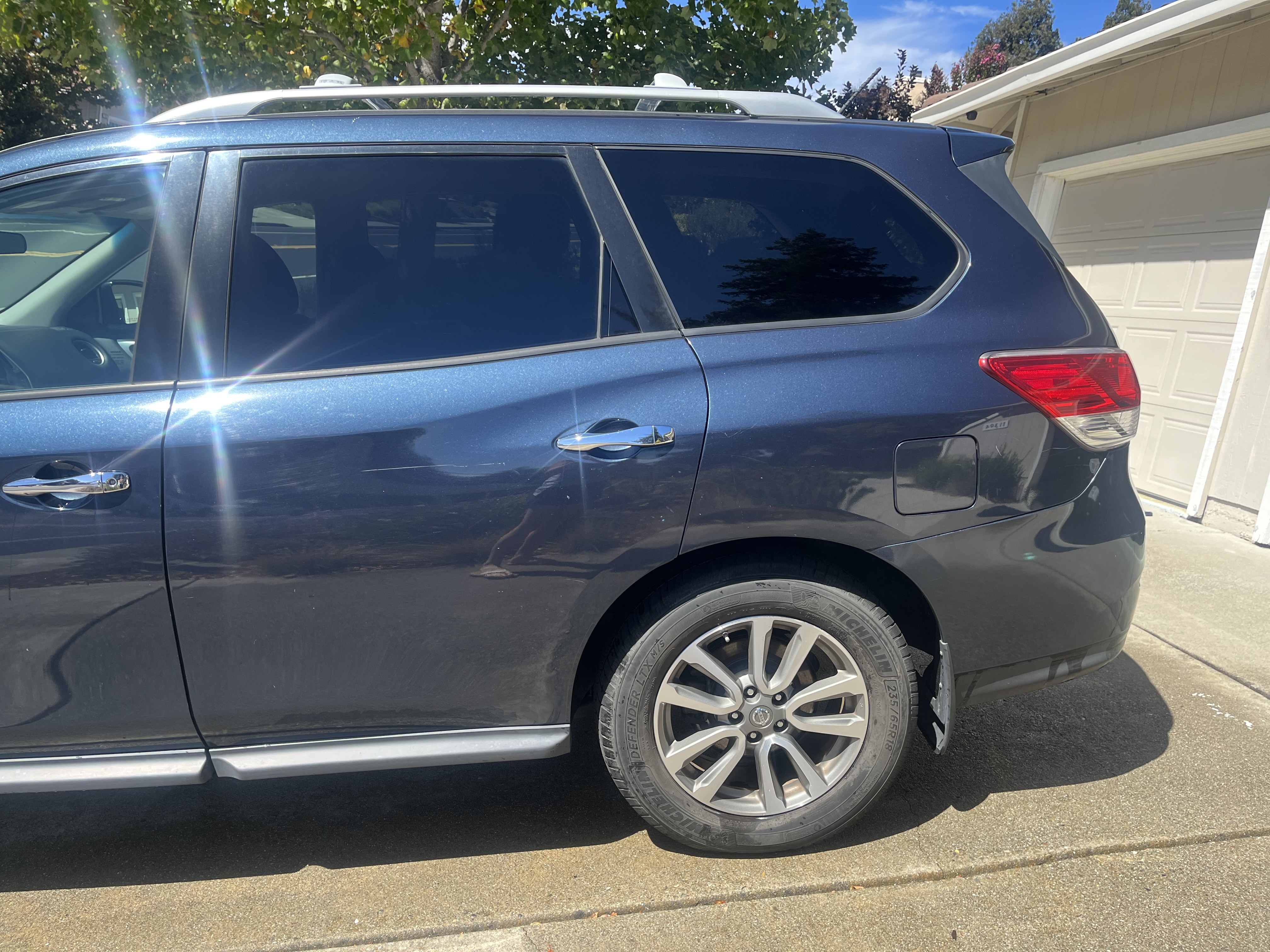Used 2013 Nissan Pathfinder SV AWD/4WD image 4