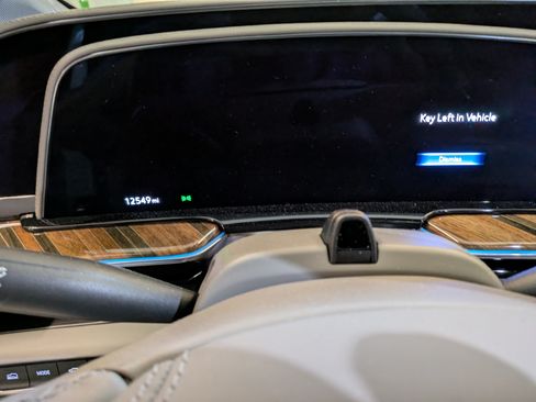 Used 2023 Cadillac Escalade ESV Premium Luxury Platinum image 5