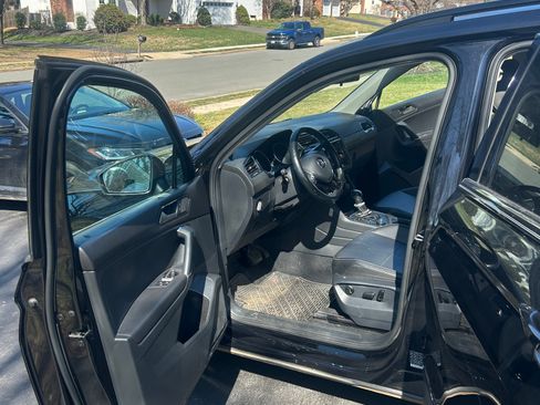 Used 2018 Volkswagen Tiguan SE image 5