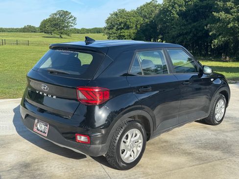 Used 2022 Hyundai Venue SE FWD image 6