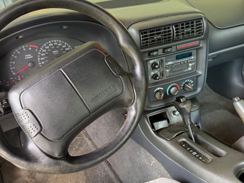 Used 1997 Chevrolet Camaro LT w/ Preferred Equipment Group 1 RWD image 10